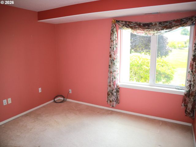 15530 Ne KNOTT St 30, Portland, OR 97230