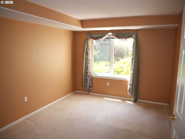 15530 Ne KNOTT St 30, Portland, OR 97230