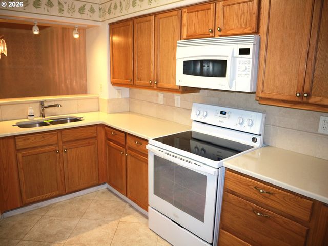 15530 Ne KNOTT St 30, Portland, OR 97230