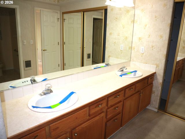 15530 Ne KNOTT St 30, Portland, OR 97230