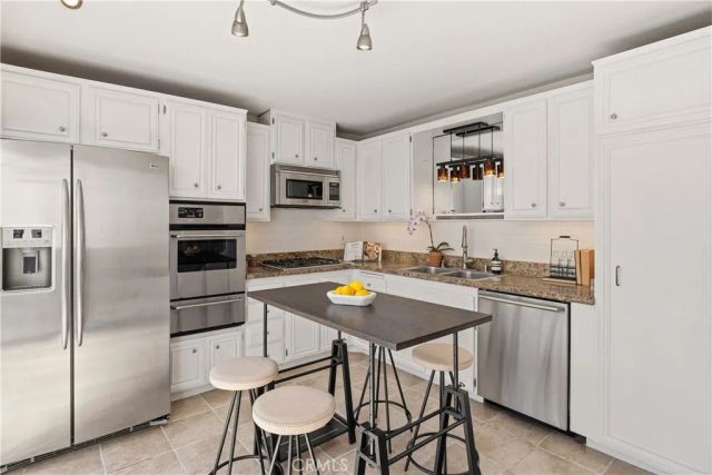 1140 Manhattan Beach D, Manhattan Beach, CA 90266