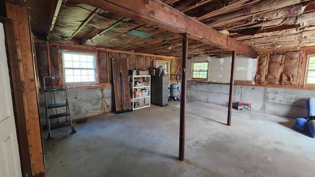 12 Southwood Drive, Londonderry, NH 03053