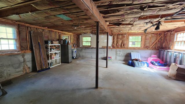 12 Southwood Drive, Londonderry, NH 03053