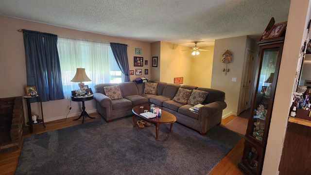 12 Southwood Drive, Londonderry, NH 03053