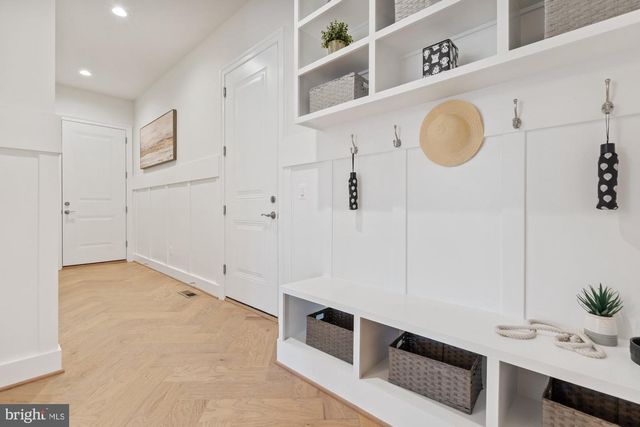 6640 KIRBY CT, Falls Church, VA 22043