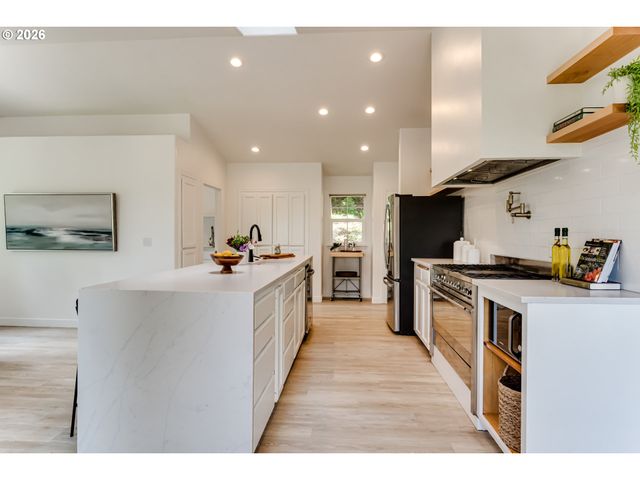 71 MARLBORO Ln, Eugene, OR 97405