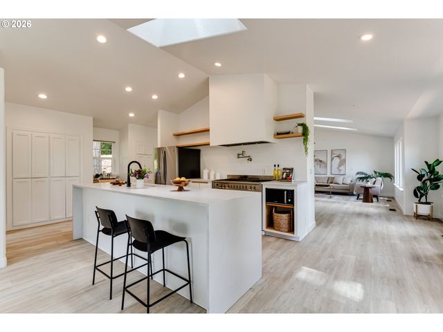 71 MARLBORO Ln, Eugene, OR 97405