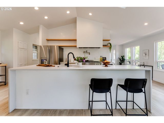 71 MARLBORO Ln, Eugene, OR 97405