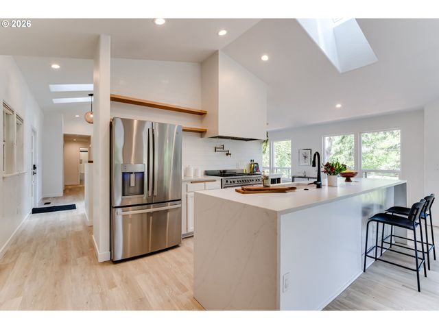 71 MARLBORO Ln, Eugene, OR 97405