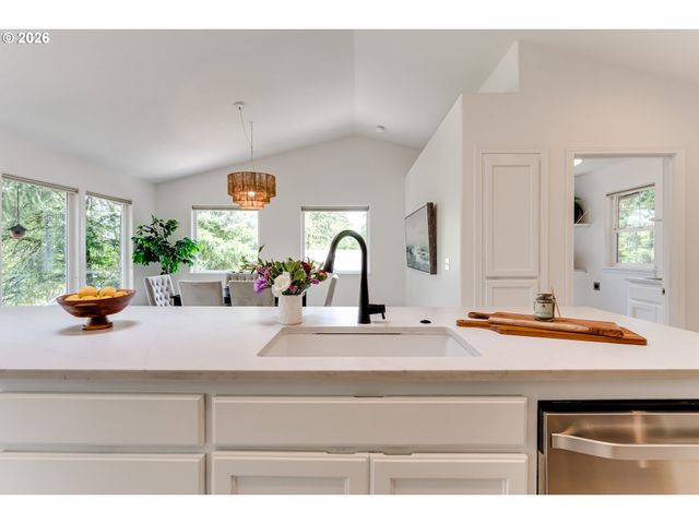 71 MARLBORO Ln, Eugene, OR 97405