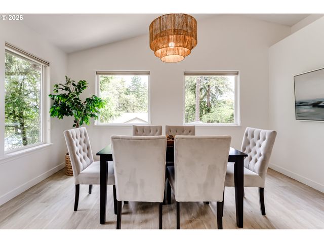 71 MARLBORO Ln, Eugene, OR 97405
