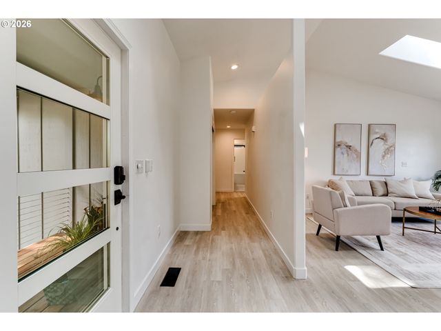 71 MARLBORO Ln, Eugene, OR 97405