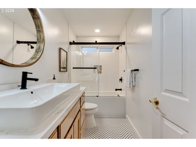 71 MARLBORO Ln, Eugene, OR 97405