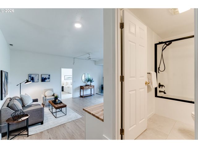 71 MARLBORO Ln, Eugene, OR 97405