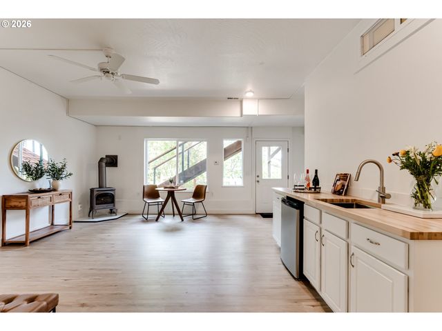 71 MARLBORO Ln, Eugene, OR 97405