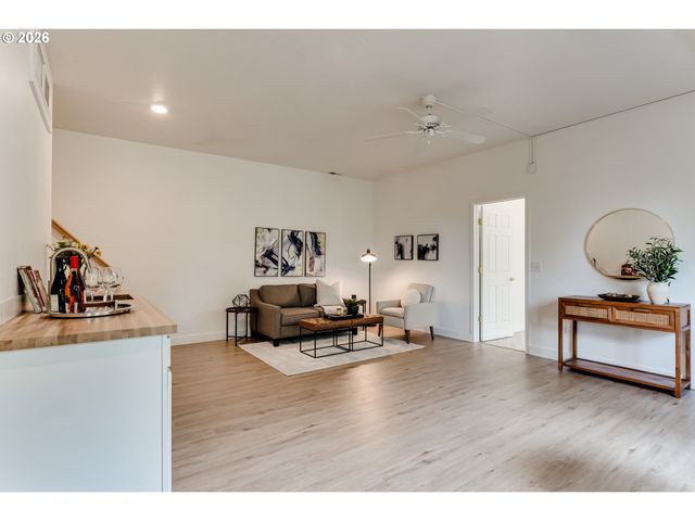 71 MARLBORO Ln, Eugene, OR 97405
