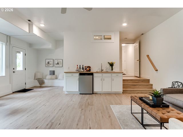 71 MARLBORO Ln, Eugene, OR 97405
