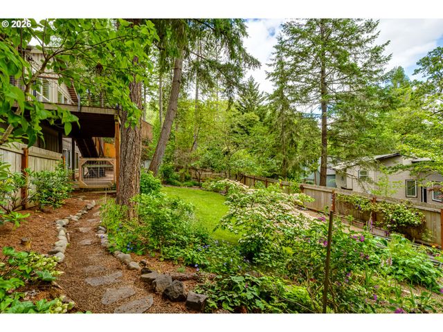 71 MARLBORO Ln, Eugene, OR 97405