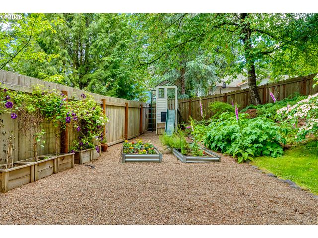 71 MARLBORO Ln, Eugene, OR 97405