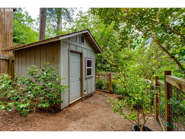 71 MARLBORO Ln, Eugene, OR 97405