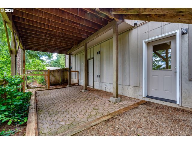71 MARLBORO Ln, Eugene, OR 97405