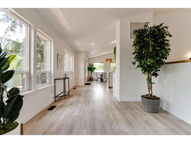 71 MARLBORO Ln, Eugene, OR 97405