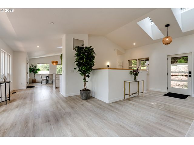 71 MARLBORO Ln, Eugene, OR 97405