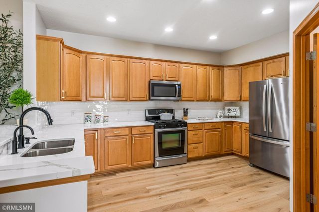 11712 Emery Village Drive N, Champlin, MN 55316