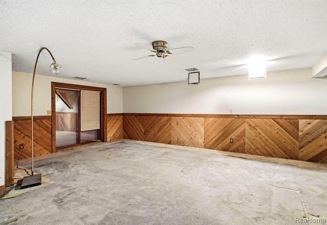 8890 Tipsico Lake Road, Holly, MI 48442