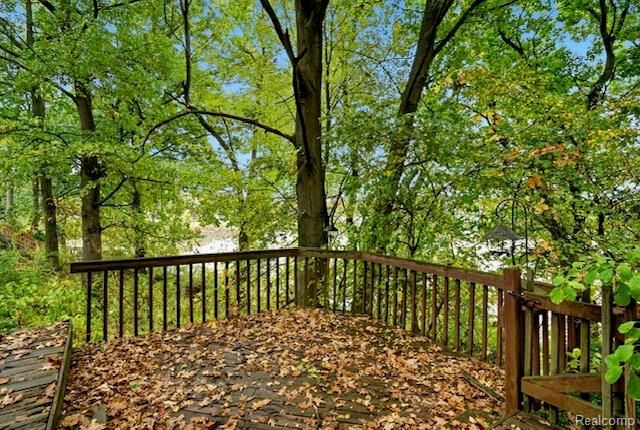 8890 Tipsico Lake Road, Holly, MI 48442