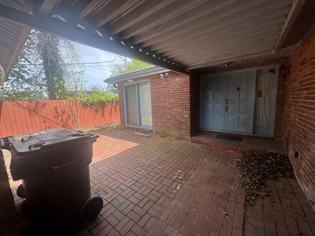 1729 Brewer Drive, Lexington, KY 40505