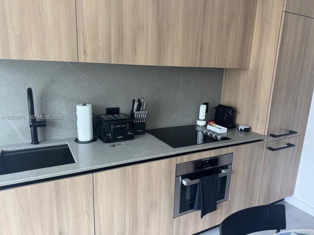 121 NE 5th St 2102, Miami, FL 33132