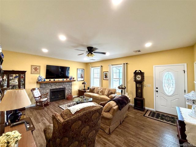 155 Willow Tree Road, Milton, NY 12547