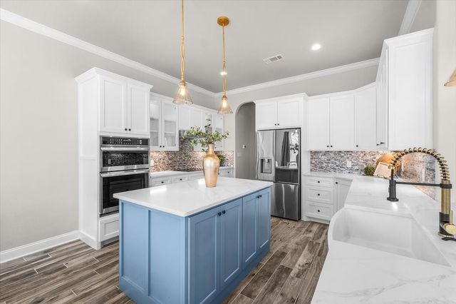 101 Hearthstone Court, Weatherford, TX 76087