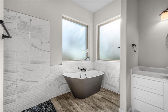 101 Hearthstone Court, Weatherford, TX 76087