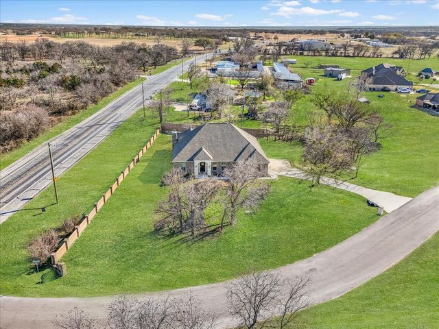 101 Hearthstone Court, Weatherford, TX 76087