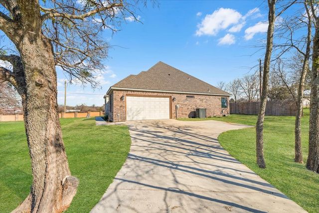 101 Hearthstone Court, Weatherford, TX 76087