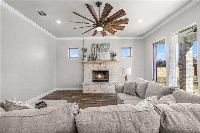 101 Hearthstone Court, Weatherford, TX 76087