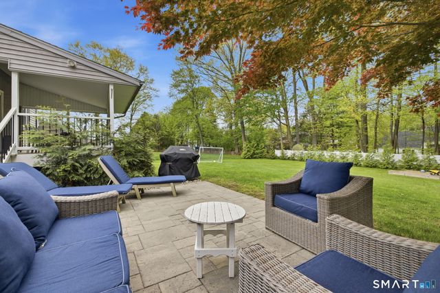 24 Berkshire Drive, Farmington, CT 06032