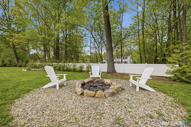 24 Berkshire Drive, Farmington, CT 06032