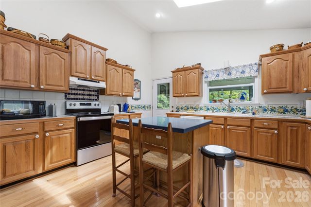 100 Foresthill Lane, Whittier, NC 28789