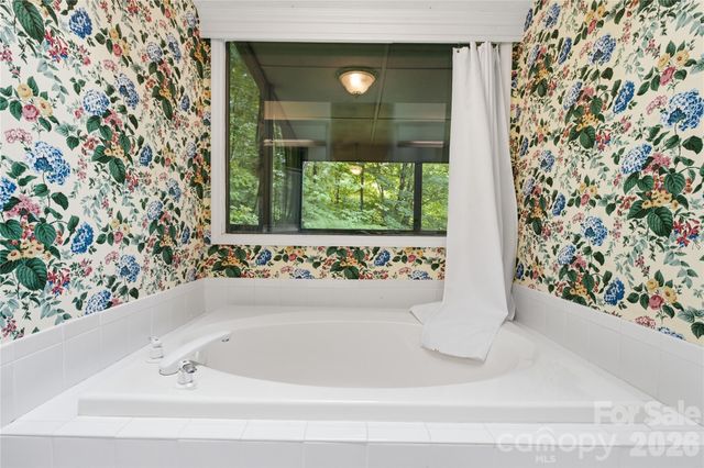 100 Foresthill Lane, Whittier, NC 28789