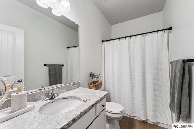 7860 S 190th Street, Omaha, NE 68136
