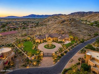 2473 E GLENHAVEN Drive 9, Phoenix, AZ 85048