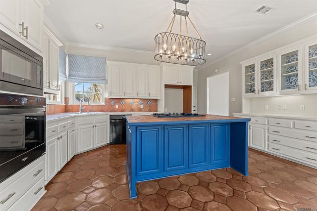 334 Plantation Crest Ct, Baton Rouge, LA 70810