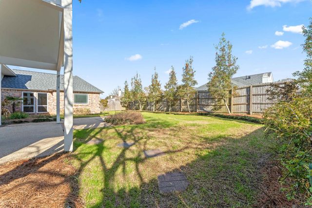 334 Plantation Crest Ct, Baton Rouge, LA 70810