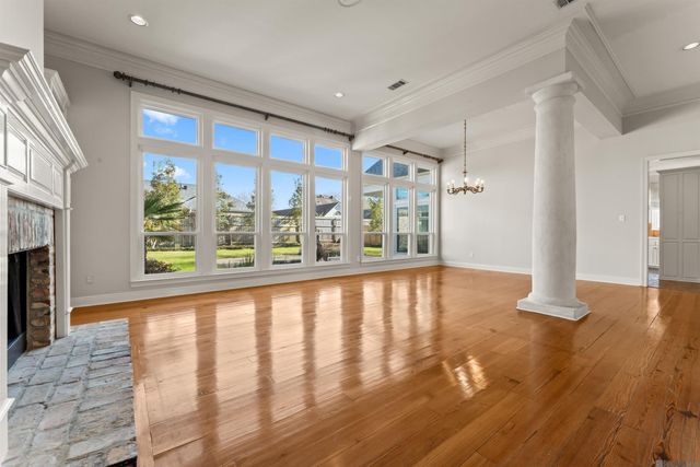 334 Plantation Crest Ct, Baton Rouge, LA 70810