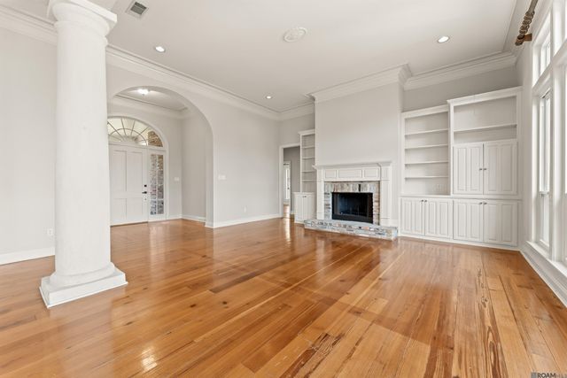 334 Plantation Crest Ct, Baton Rouge, LA 70810