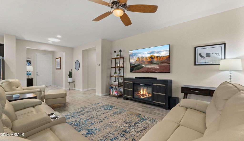Image 13 of property listing at 9277 W BUCKHORN Trail, Peoria, AZ 85383