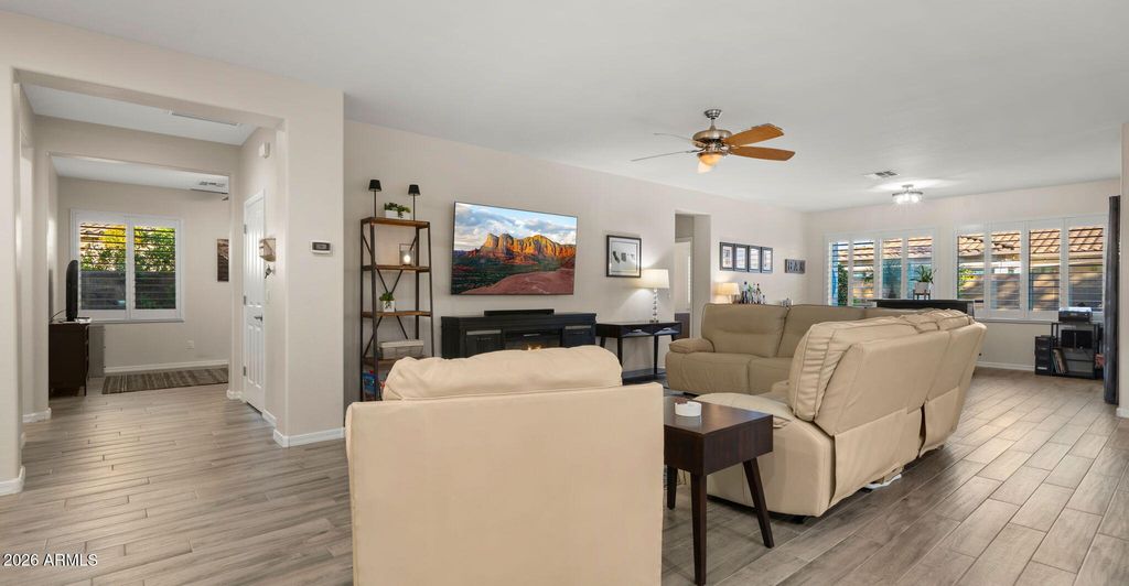 Image 14 of property listing at 9277 W BUCKHORN Trail, Peoria, AZ 85383